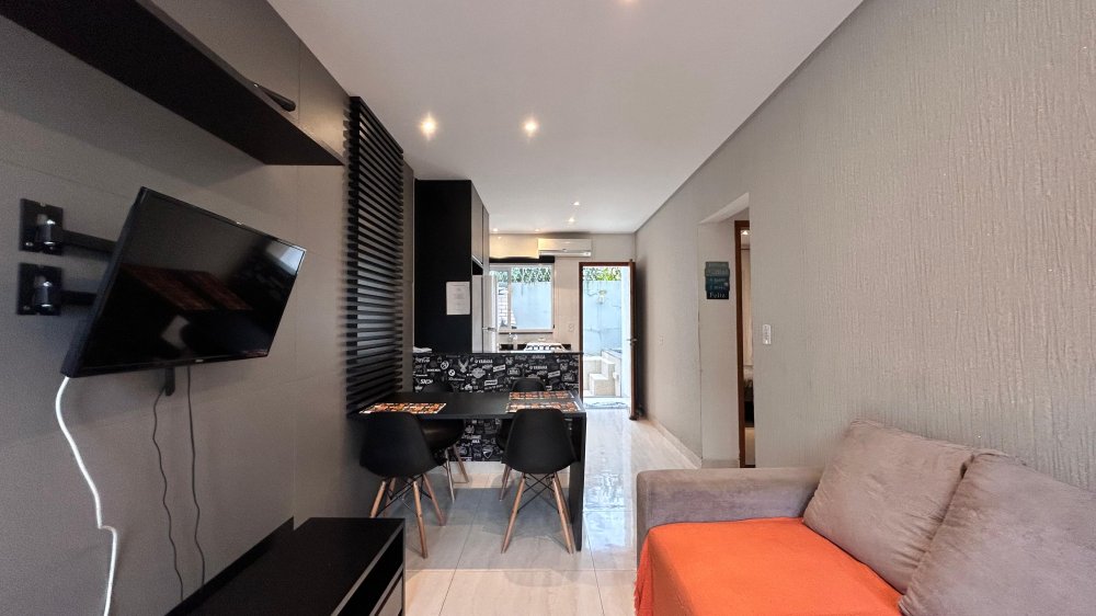 Casa em Condomínio com 2 dormitórios à venda em Chácaras