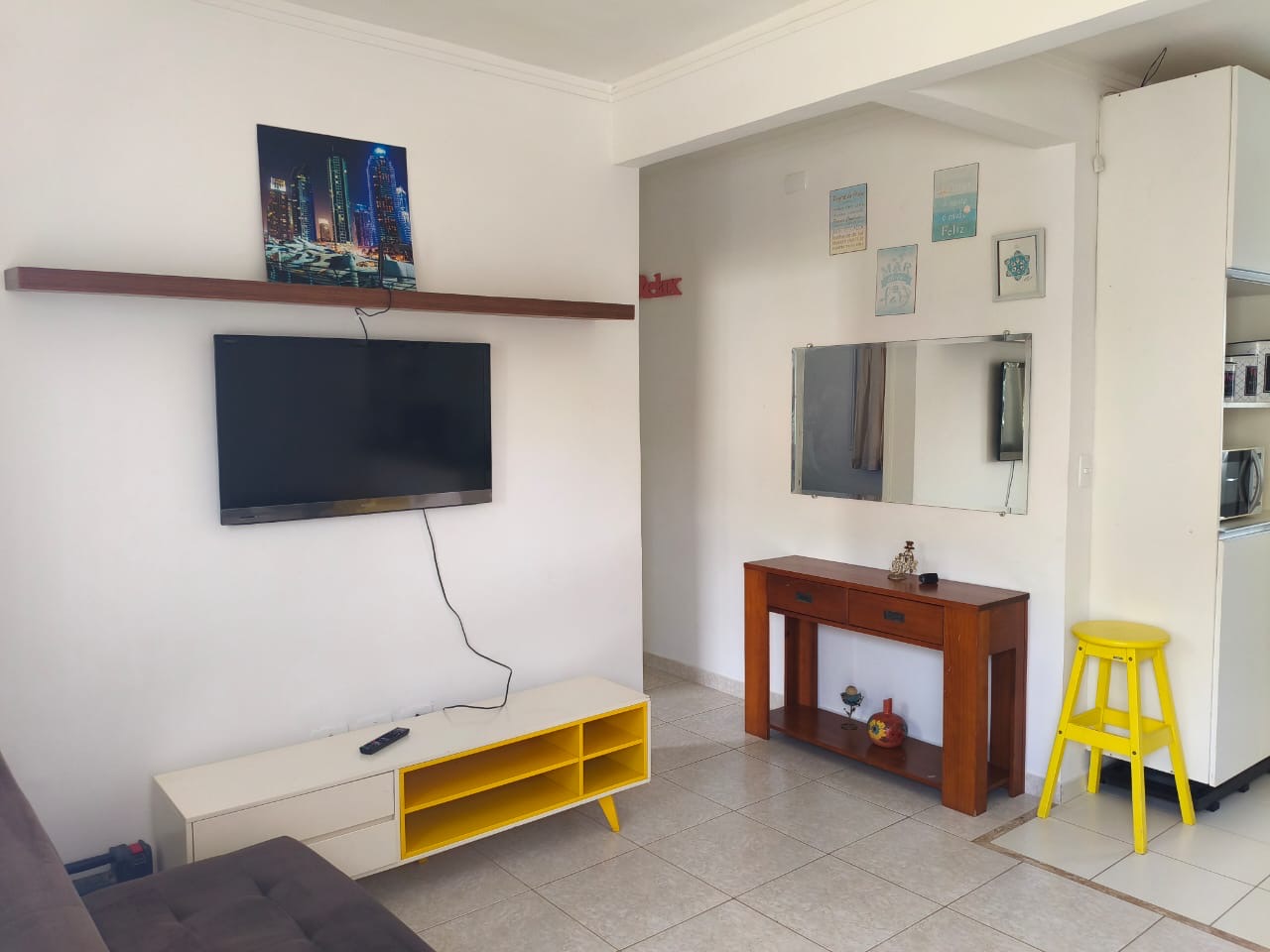 Apartamento mobiliado com 2 dormitórios e piscina à venda no Maitinga